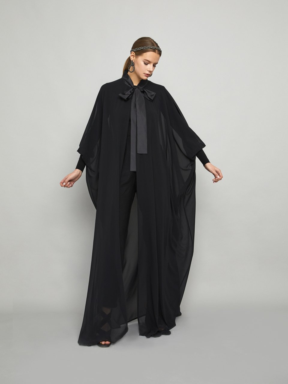 Cape en mousseline noire
