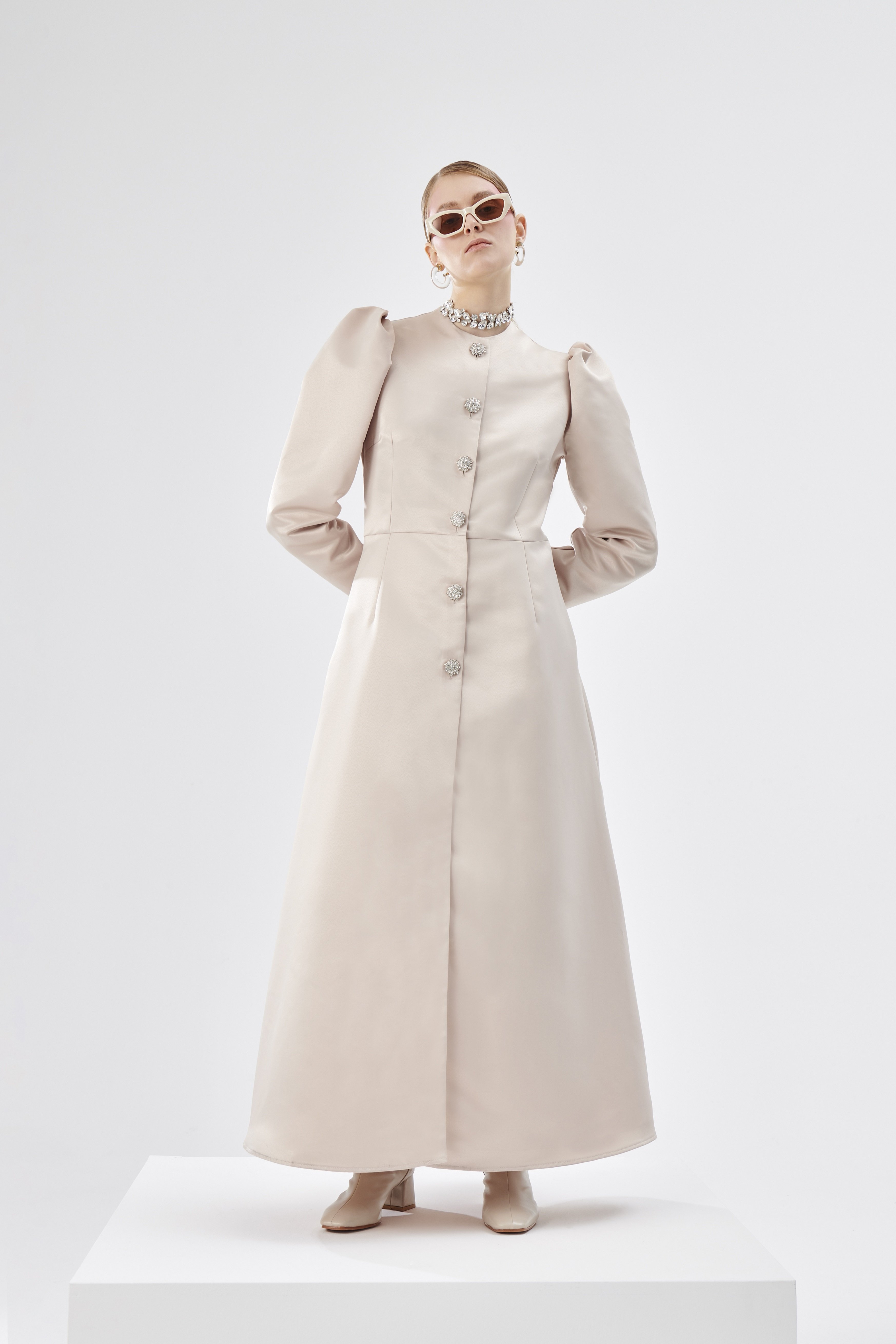 Taş Düğme Detaylı Kaftan Bej
