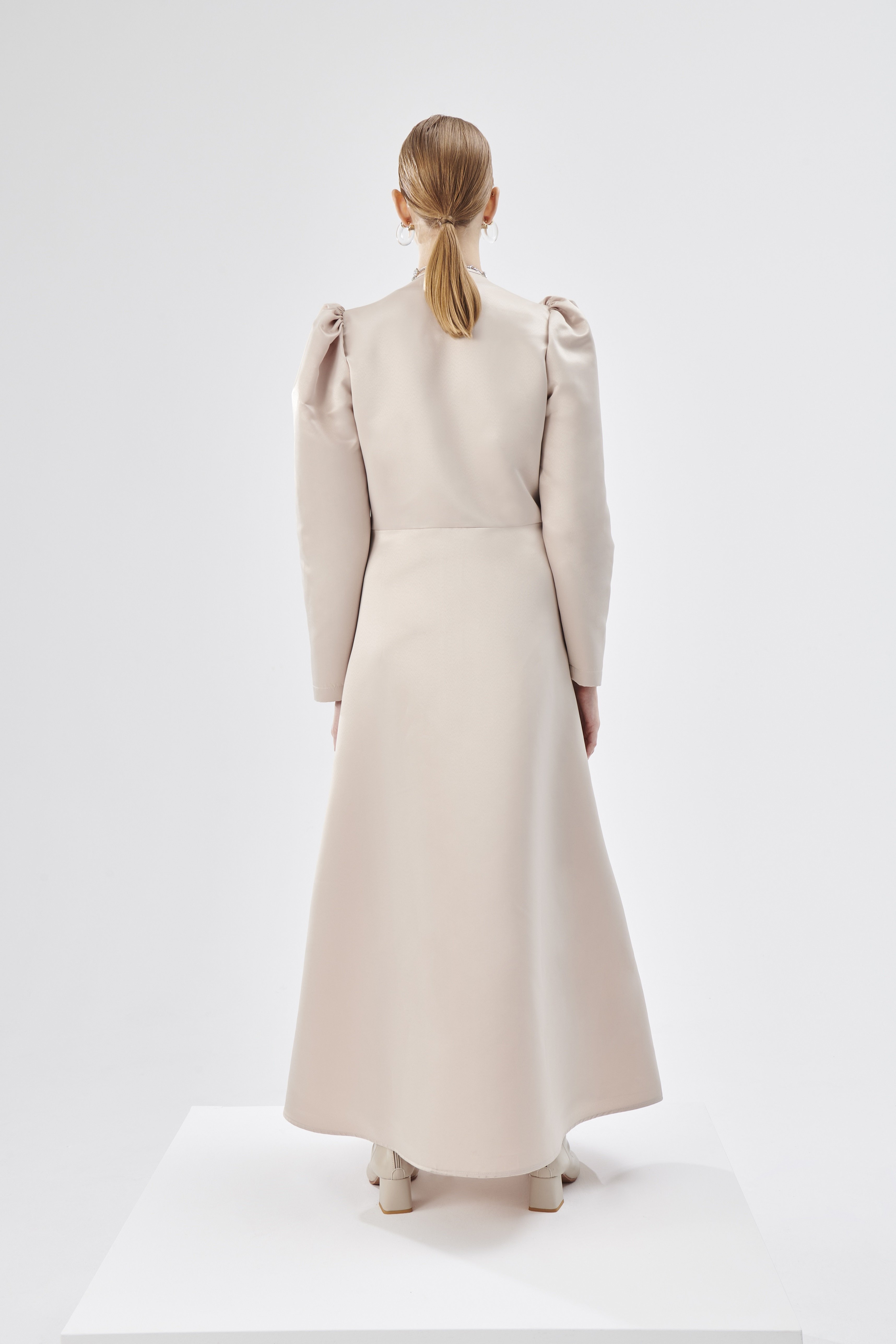 Taş Düğme Detaylı Kaftan Bej