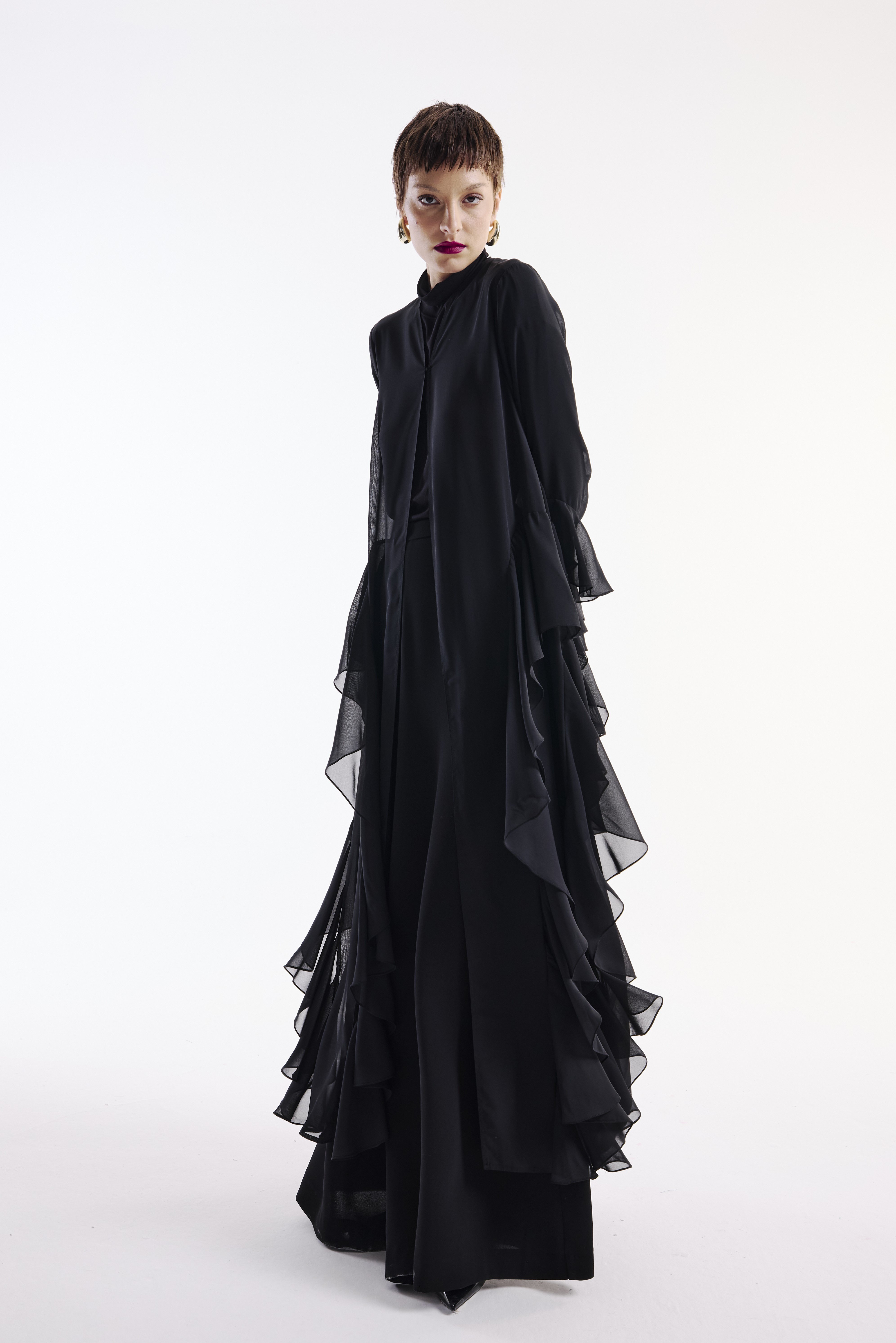 Abaya en mousseline de soie avec détails à volants noir + châle