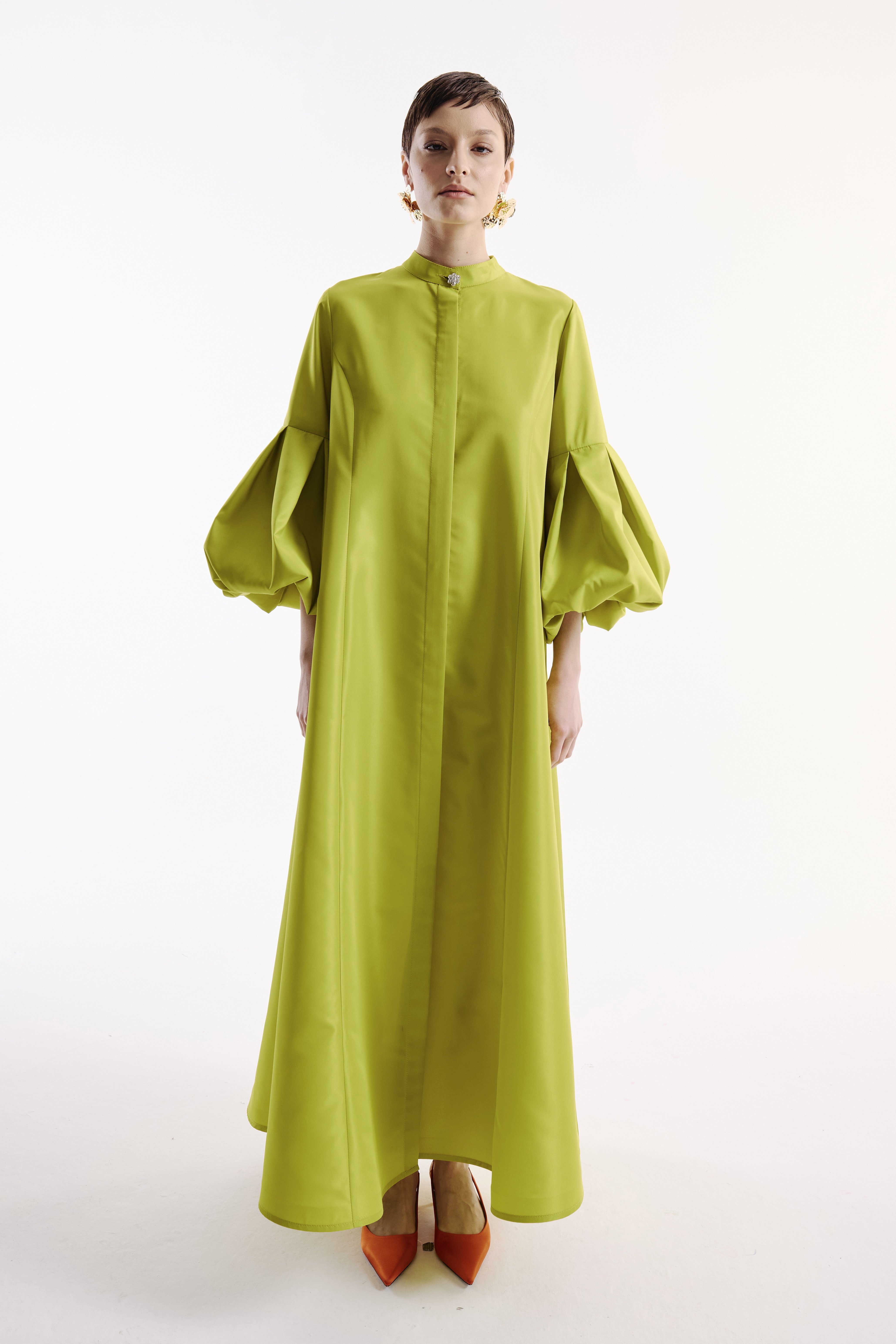 Robe en taffetas à manches plissées et détails vert pistache