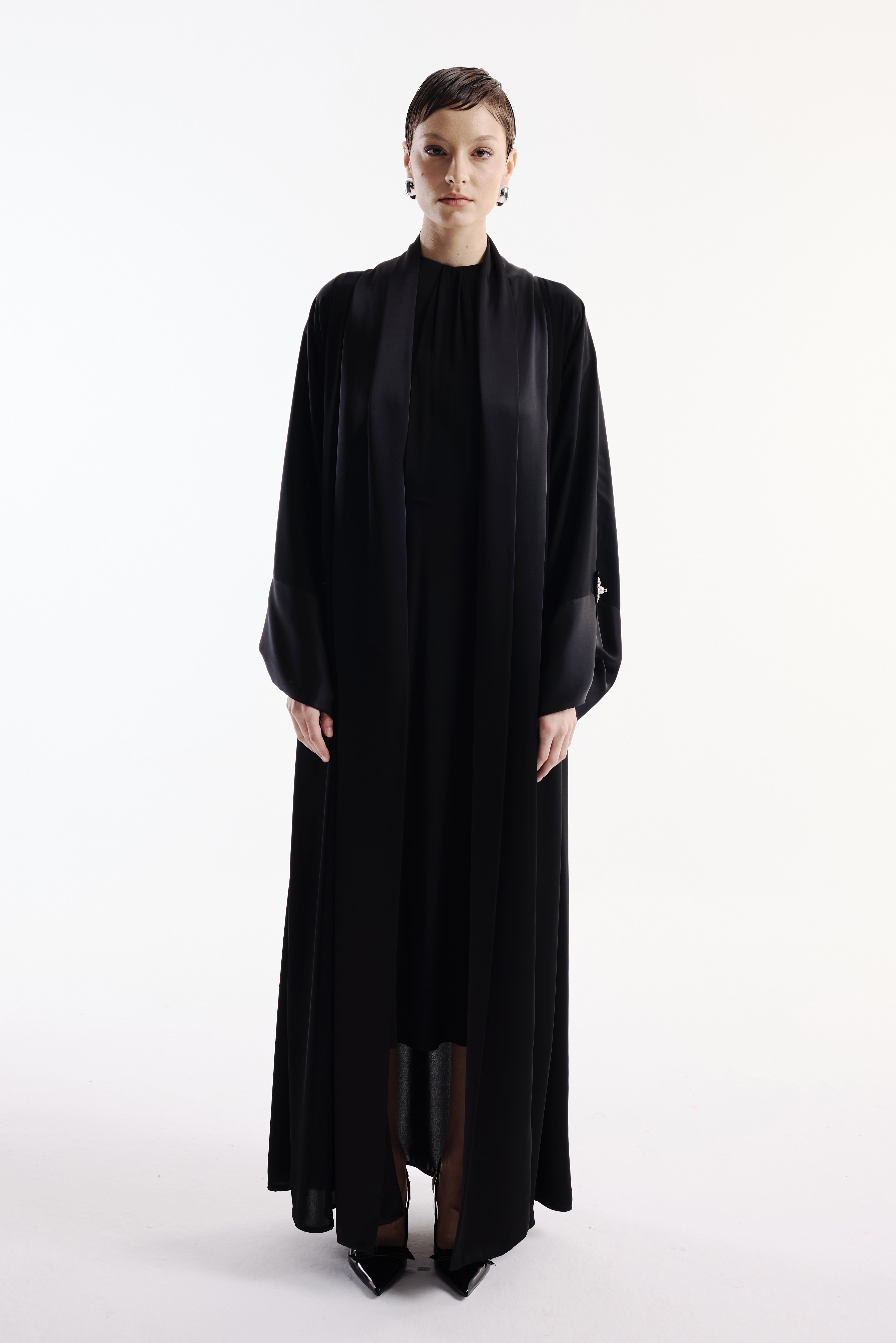 Saten Garnili Apolet kol Taş İşleme Detaylı Abaya