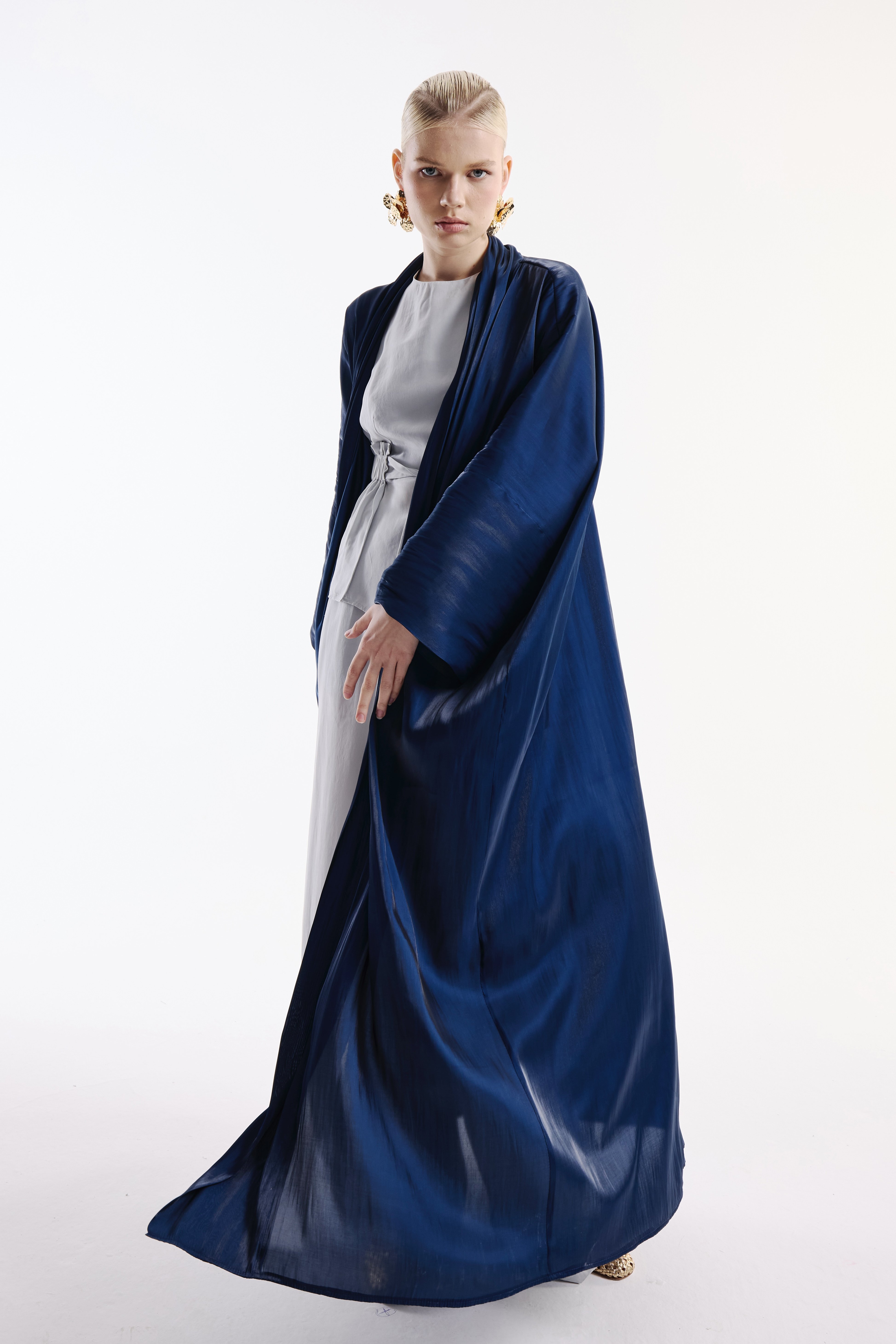 Abaya texturée soyeuse bleu pétrole