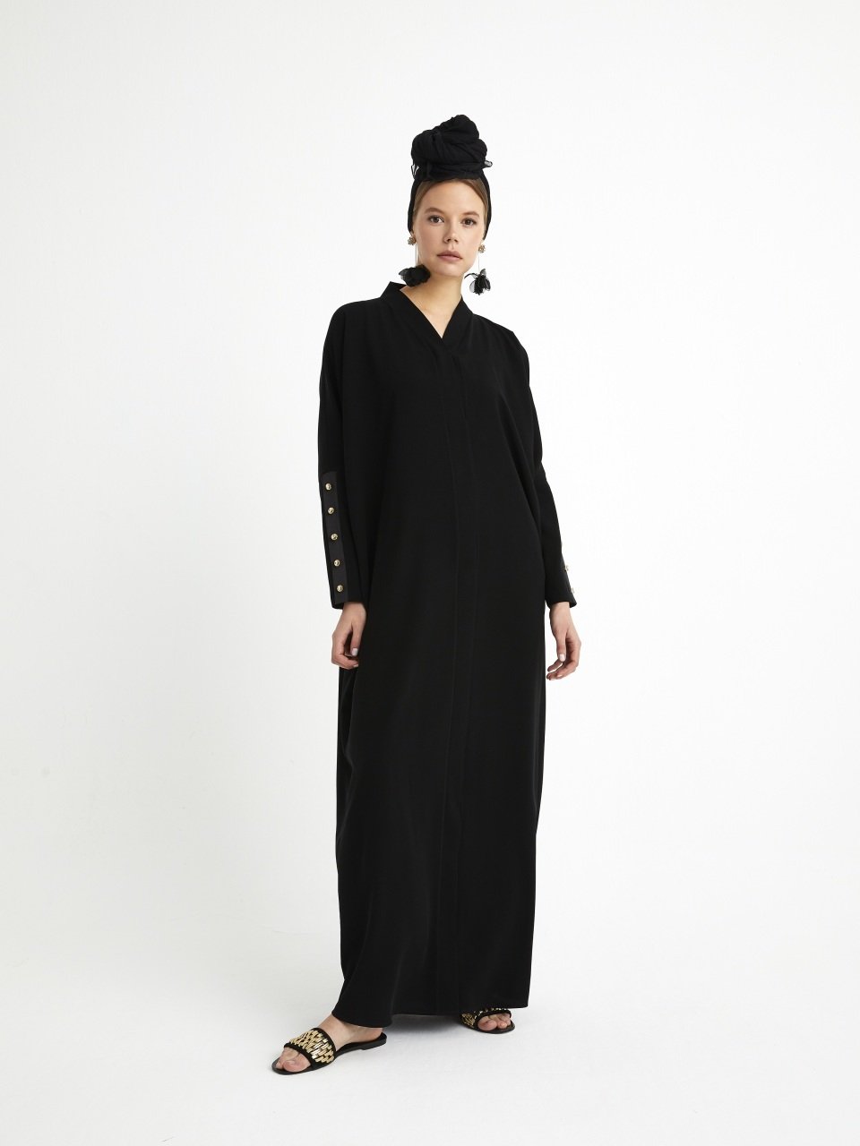 Taş Düğmeli Abaya Siyah