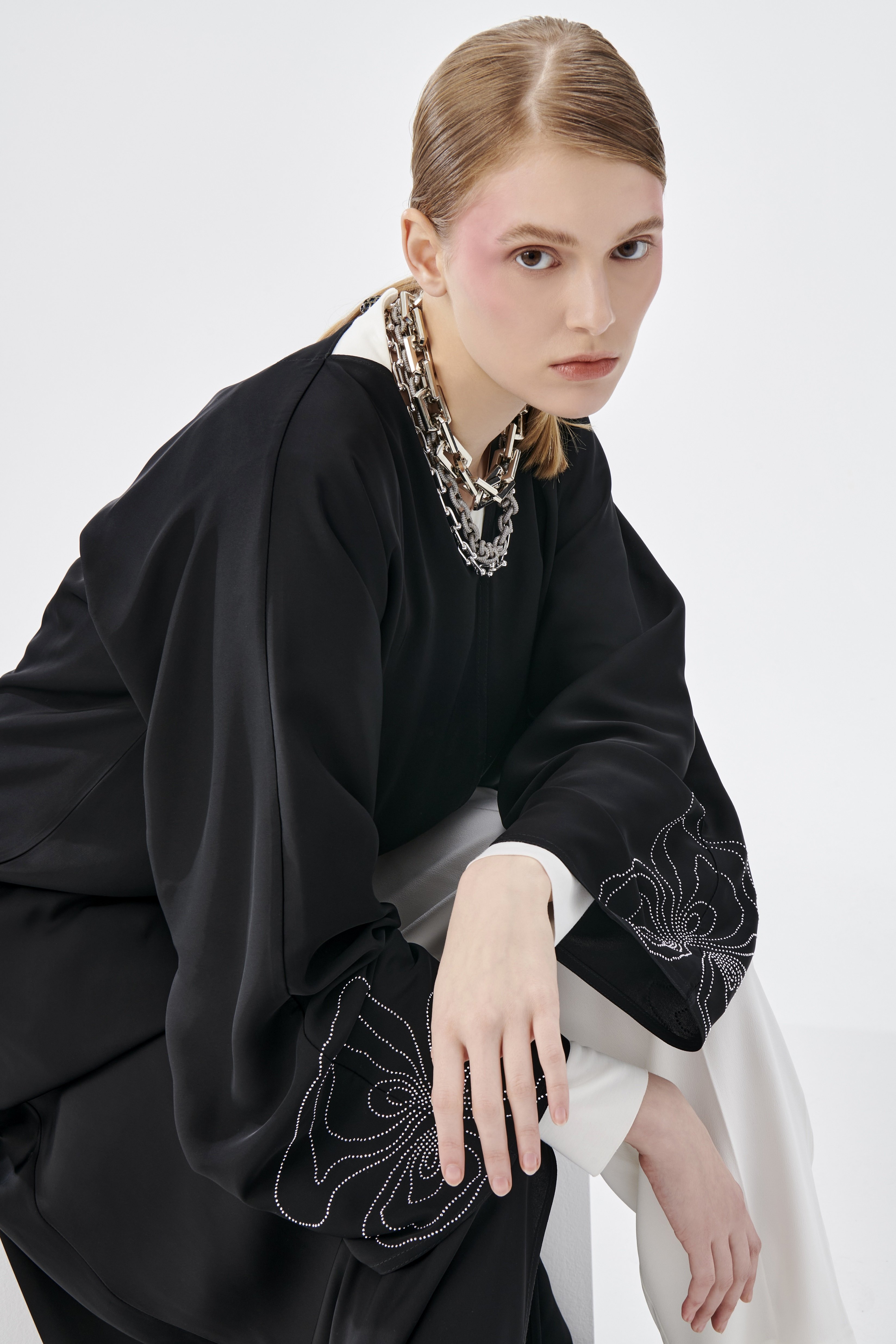 Kristal Baskı Taş Detaylı Abaya Siyah