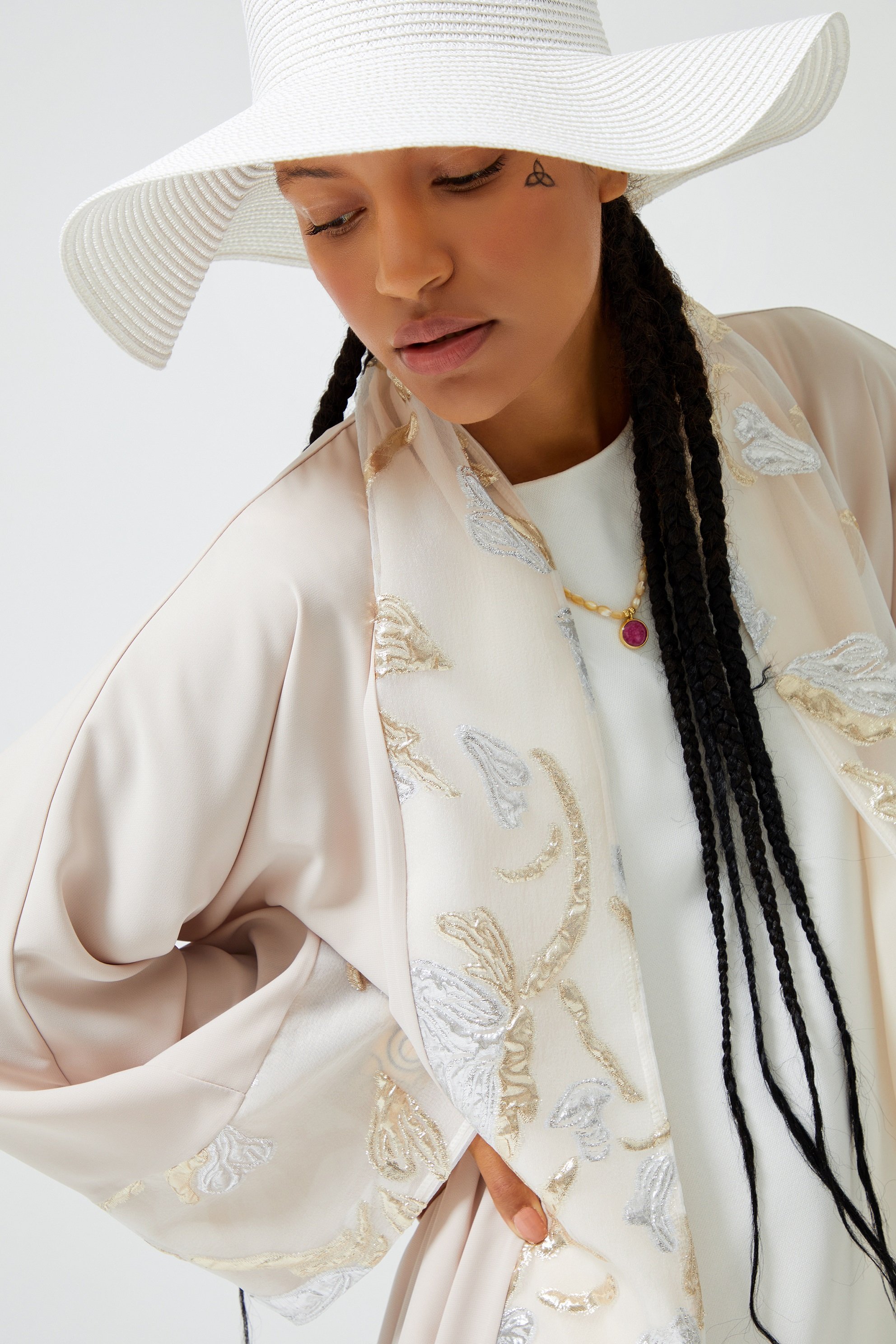 Abaya en brocart nude