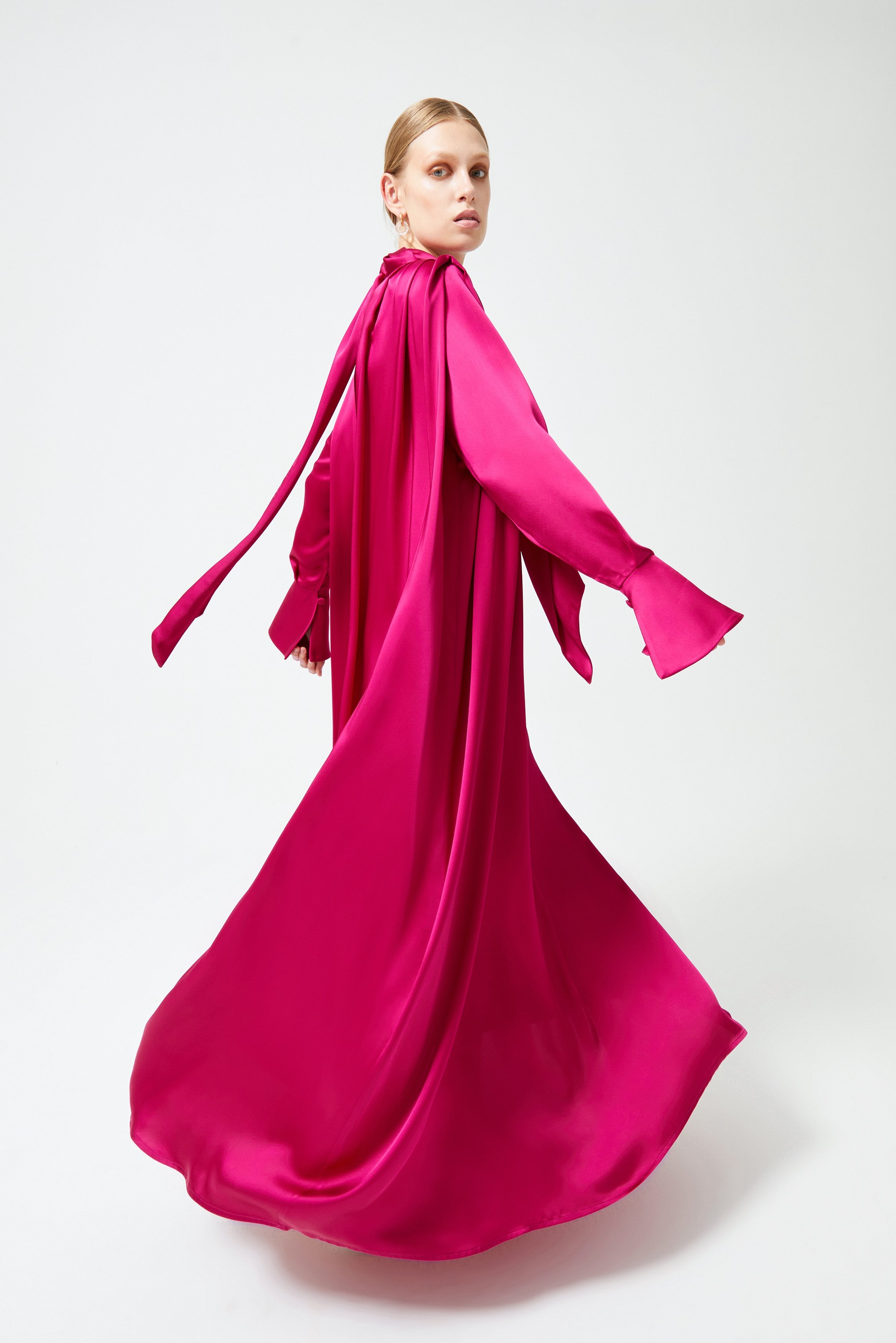 Robe en satin fuchsia