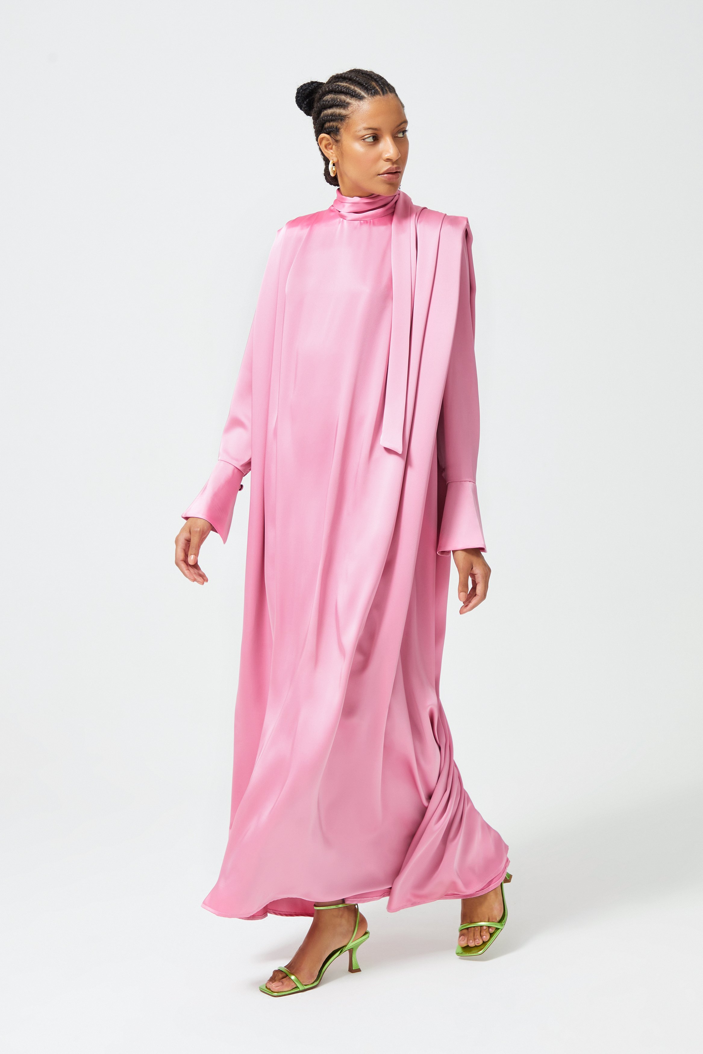 Robe en satin rose