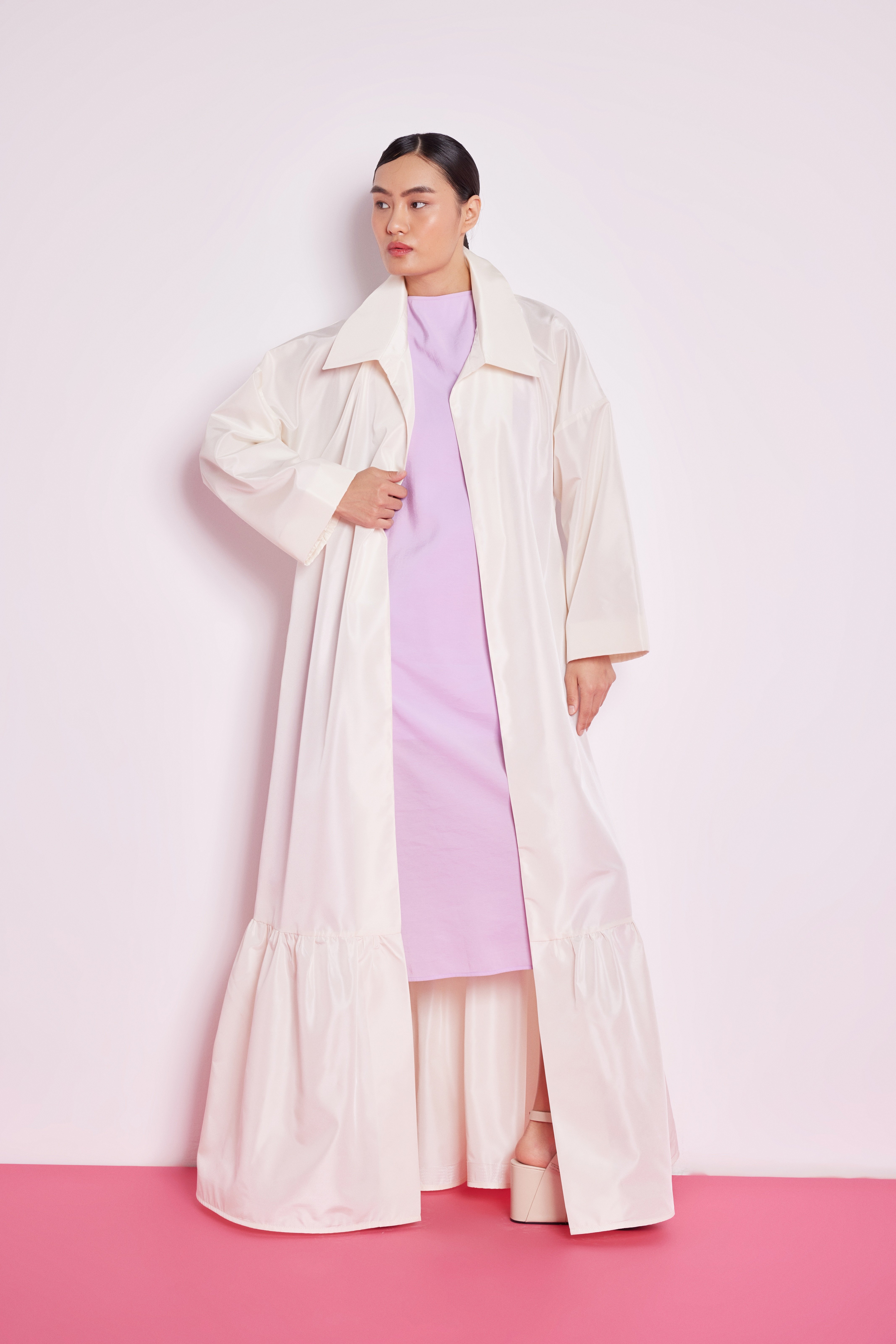 Caftan écru avec détails volantés